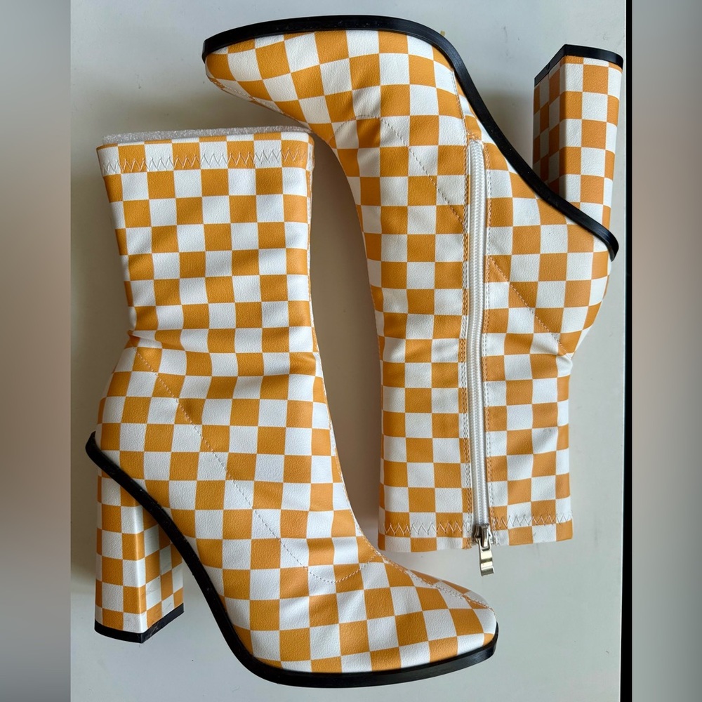Raid Checkered Orange and White Women's Boots